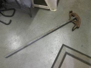lot 9 image: (EW7) Pipe Bender...
