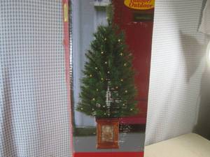 lot 16 image: (F-3) 3.5 Ft IndoorOutdoor Lightup Porch Tree