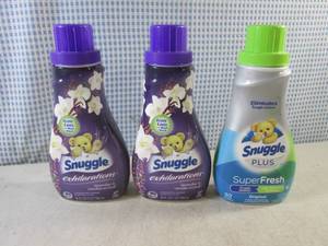 lot 23 image: (CS) 3 Bottles Snuggle Fabric Conditioner 32oz Bottles