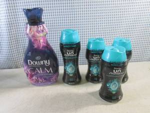 lot 32 image: (CS) Laundry Fabric Conditioner and Scent Booster