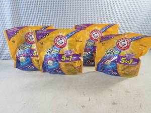 lot 35 image: (CS) 4 Bags of Arm & Hammer 5-In-1 Laundry Detergent Pods