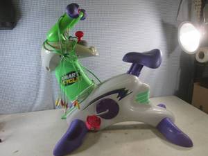 lot 54 image: (EC1) Fisher Price Smart Cycle Physical Learning Arcade - Plugs Into TV