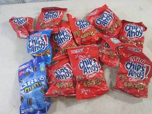 lot 99 image: (B-1) 12 Bags of Mini Cookies Past Date