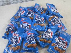 lot 101 image: (B-1) 12 Bags Mini Chips Ahoy Cookies Best by Nov 2023