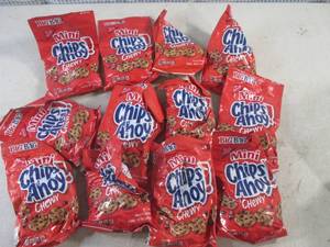 lot 103 image: (B-1) 12 Bags Mini Chips Ahoy Cookies Past Date