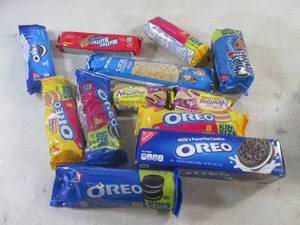 lot 117 image: (B-1) 12 Assorted Packs of Cookies Etc Past Date