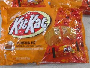 lot 151 image: (B-2) 3 Bags of Miniature Kit Kat Pumpkin Pie Candy Bars Past Date