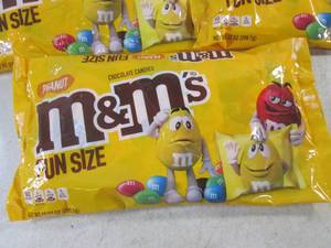 lot 154 image: (B-2) 3 Bags Fun Size Peanut M&ampMs Past Date