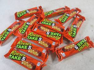 lot 162 image: (B-1) 12 Reeses Take 5 Candy Bars Best by Oct 2023