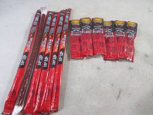 lot 176 image: (EC2) 12 Assorted Jack Links Beef Snacks Best by OctNov 2023