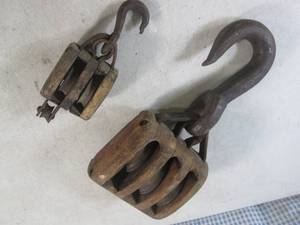 lot 276 image: (BS) Vintage Wood Body Metal WheelHook Pullies