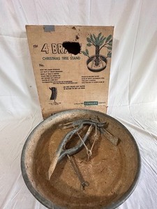 Vintage Gunnard 4 Brace Tree Stand with Box