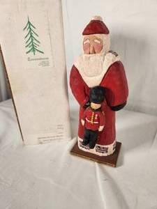 10 Wood Carved Santa with English Guard and England Flag - Winston 1994 GRTB Lancy
