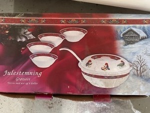 Norwegian Julegrot (Christmas Porridge) Set Porcelain Designed by Suzanne Tofty in Box with Extra Bowls