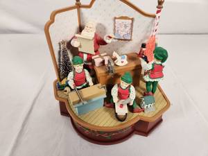 Trim a Home Santas Workshop Animated Wind Up Music Christmas Dcor