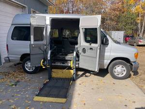 2006 Ford Econoline E350 Wheel Chair Lift Van with 108,000 Miles- Lower Reserve