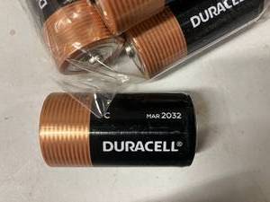 lot 99 image: Duracell D Batteries