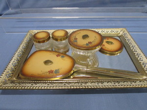 lot 4 image: Mirror Tray & Dresser Pieces