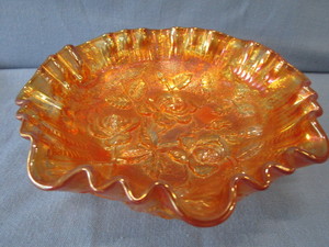 lot 6 image: Carnival Marigold Bowl