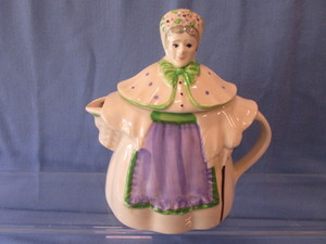 lot 12 image: Granny Ann Teapot