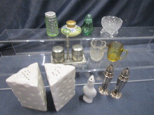 lot 17 image: Salt & Pepper Shakers