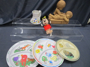 lot 22 image: Childrens Plate & Figure