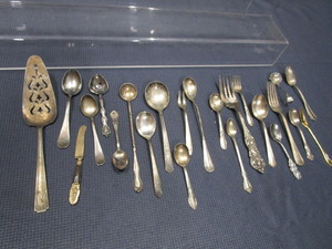 lot 37 image: Mixed Flatware