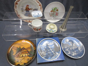 lot 39 image: European Souvenirs