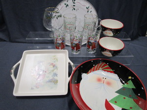 lot 42 image: Christmas Trays, Bowls, Glasses