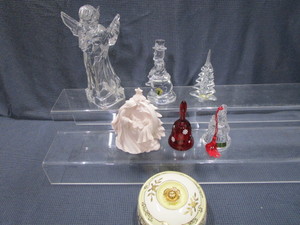 lot 44 image: Angels, Dresser Box