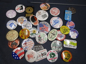 lot 54 image: Isanti Rodeo Buttons