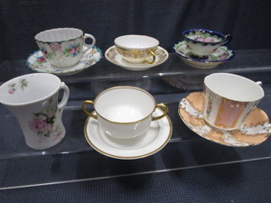 lot 73 image: Tea Cups