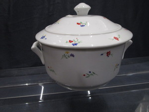 lot 92 image: Apilco Casserole