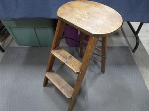 lot 102 image: Vintage Step Stool