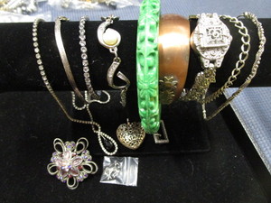 lot 120 image: Costume Jewelry