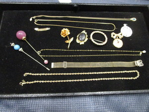 lot 122 image: Costume Jewelry