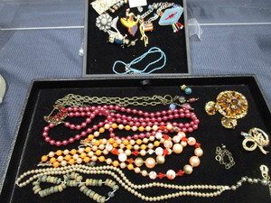 lot 123 image: Dress Up Jewelry
