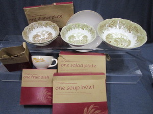 lot 129 image: Duz Golden Wheat Dishes