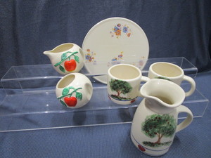 lot 140 image: Cake Plate, Pottery