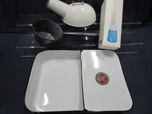lot 162 image: Graniteware, Enamel