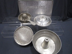 lot 178 image: Aluminum Kitchenwares