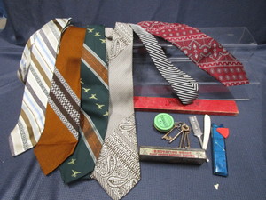 lot 194 image: Trimmer, Keys, Level, Ties
