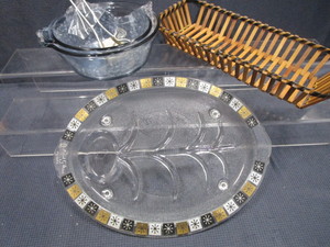 lot 225 image: Inland Glass Platter, Pyrex Flameware