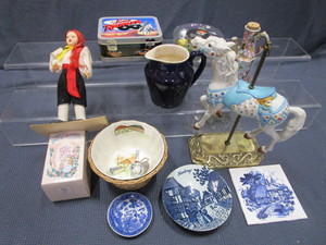 lot 246 image: Lunchbox, Doll, Pitcher, Mini Plates