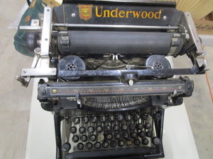 lot 268 image: Underwood Typewriter