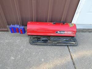 40000 BTU kerosene heater. Looks lightly used. Tested & works. As shown.