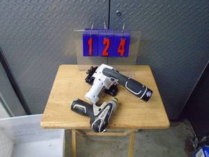 Makita 10.8 volt impact driver & circular saw with 1 battery. No charger inlcuded. As shown.