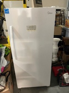 lot 1 image: Midea Upright Freezer
