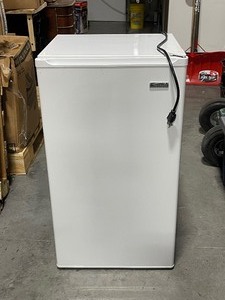 lot 3 image: Kenmore Refrigerator