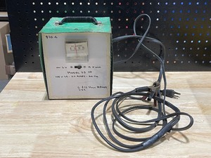 lot 15 image: Battery Charger